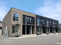 万葉線 市民病院前駅 2階建 築5年の外観写真