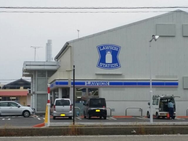 物件外観写真4　(ローソンまで600m)