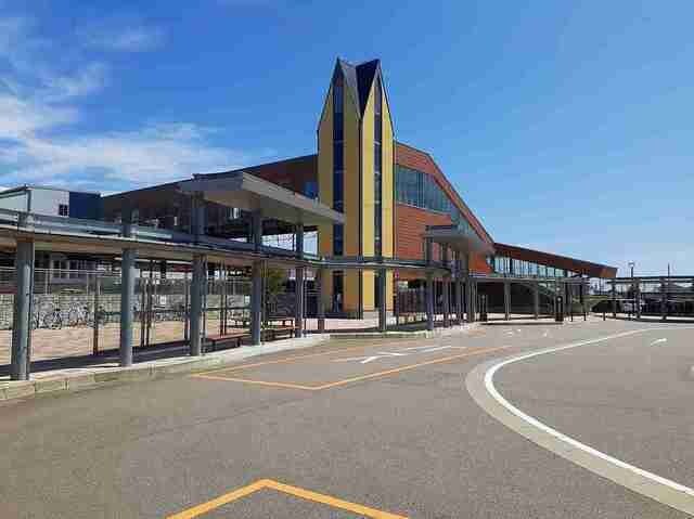 物件外観写真5　(石動駅まで1300m)