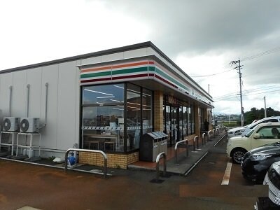 物件外観写真3　(セブンイレブンまで600m)