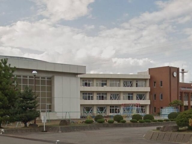 物件外観写真7　(福光中部小学校まで1300m)