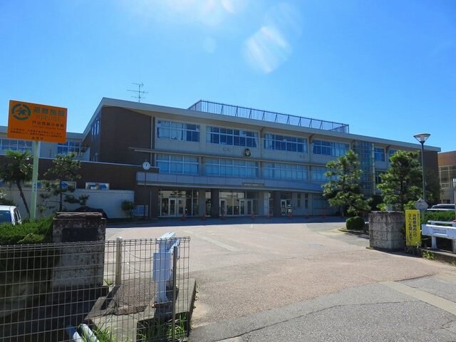 物件外観写真6　(戸出西部小学校まで600m)