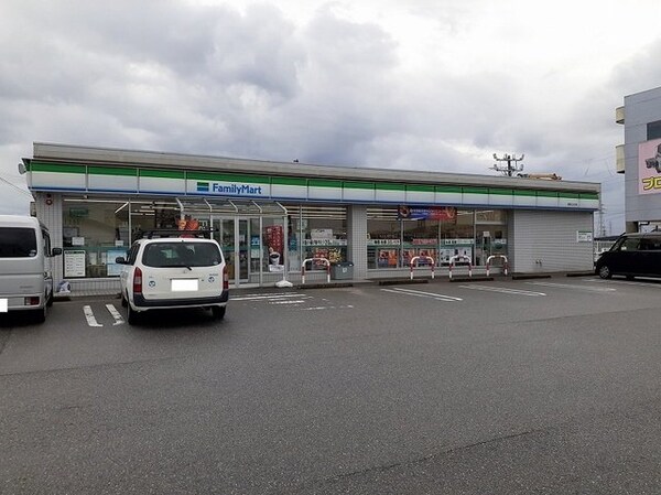 周辺環境(ファミリーマートまで750m)