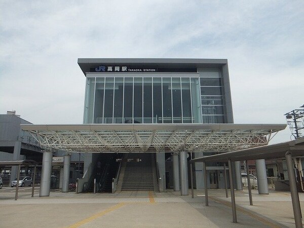 周辺環境(高岡駅まで750m)