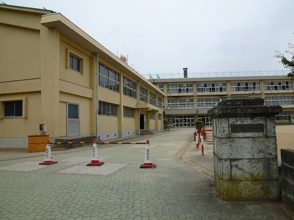 周辺環境(野村小学校まで1900m)