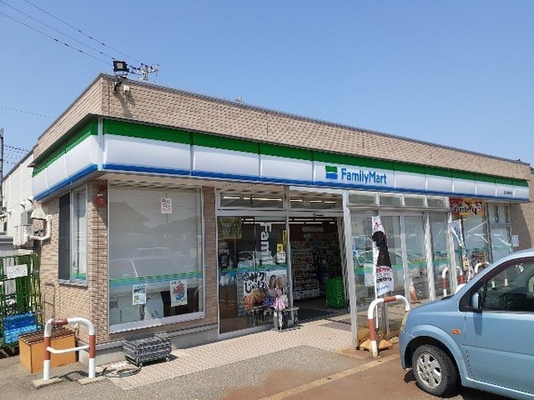 周辺環境(ファミリーマート 富山岩瀬浜店まで550m)