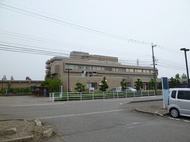 物件外観写真5　(射水市民病院まで1100m)