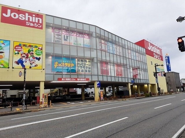 物件外観写真4　(ジョーシン富山本店まで900m)