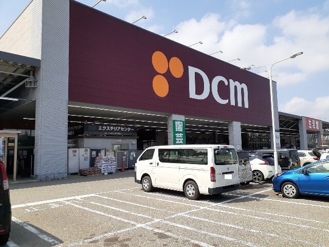 物件外観写真5　(ＤＣＭ富山問屋町店まで700m)