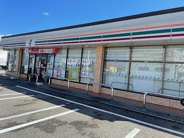 物件外観写真3　(セブンイレブン上飯野店まで500m)