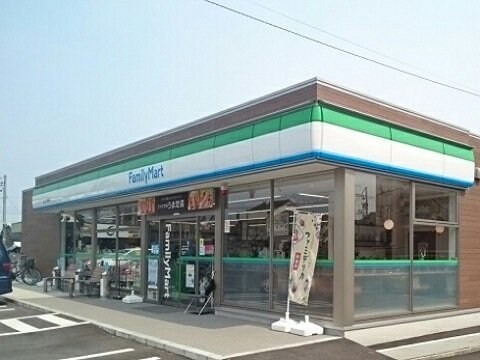 物件外観写真2　(ファミリーマート富山千代田町店まで150m)