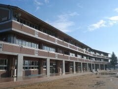 物件外観写真5　(砺波北部小学校まで1800m)