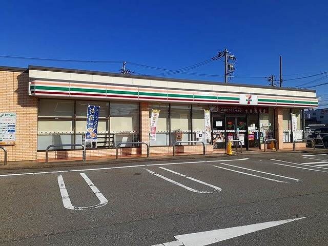 物件外観写真4　(セブンイレブン南砺二日町店まで1800m)