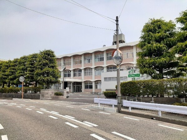 周辺環境(高岡西部小学校まで1500m)