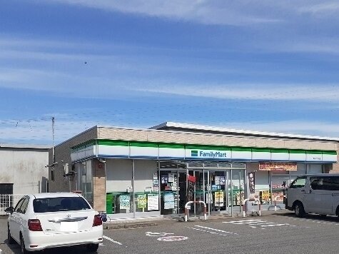 物件外観写真4　(ファミリーマートまで200m)