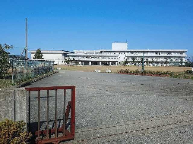 物件外観写真8　(西條中学校まで300m)