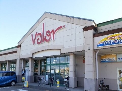 物件外観写真3　(バロー本郷店まで800m)