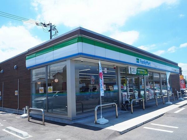 周辺環境(ファミリーマート鍋田店まで550m)
