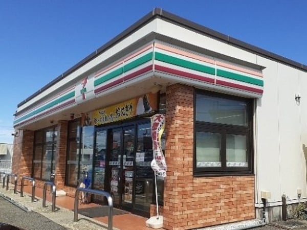 周辺環境(セブンイレブン富山中川原店まで700m)
