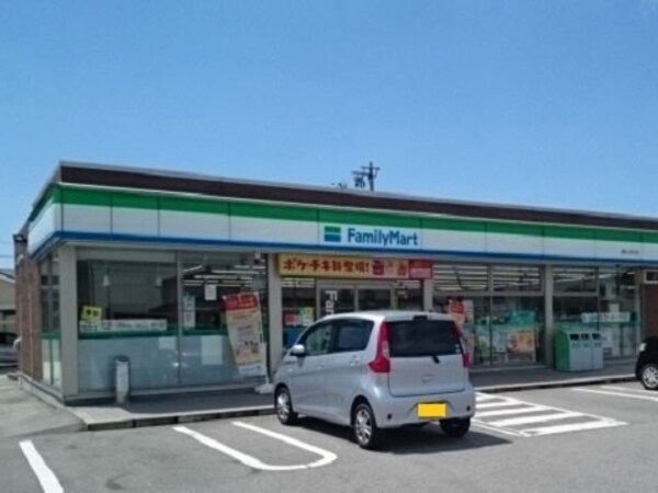 周辺環境(ファミリーマート上赤江店まで110m)