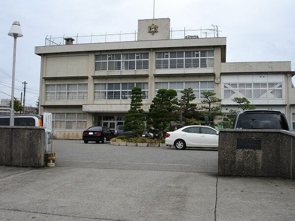 周辺環境(木津小学校まで270m)