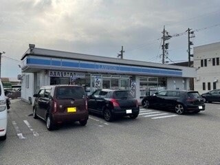 物件外観写真3　(ローソンまで1200m)