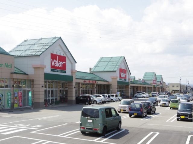 物件外観写真3　(バローまで450m)