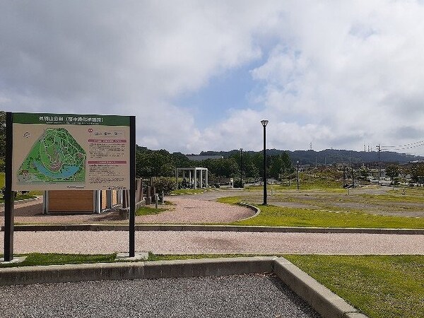 周辺環境(呉羽山公園都市緑化植物園まで350m)