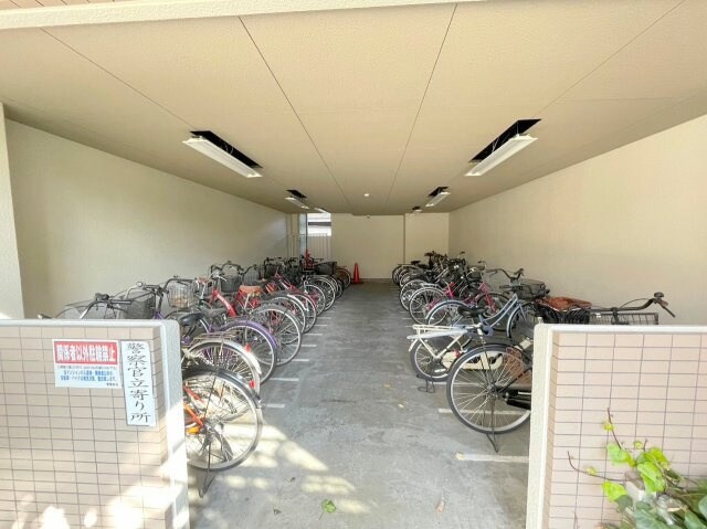 物件内観写真16　(駐輪場)