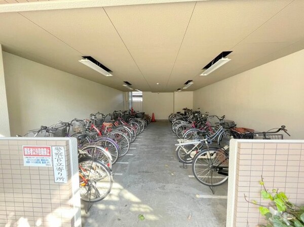 建物設備(駐輪場)