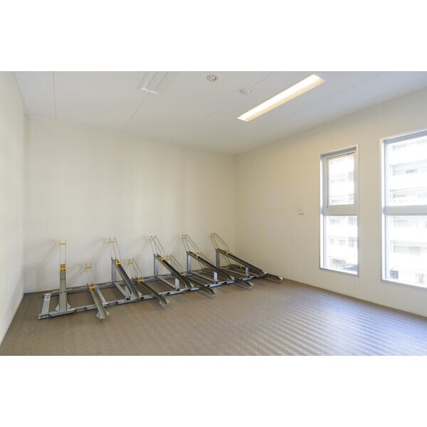 物件内観写真15　(駐輪場)