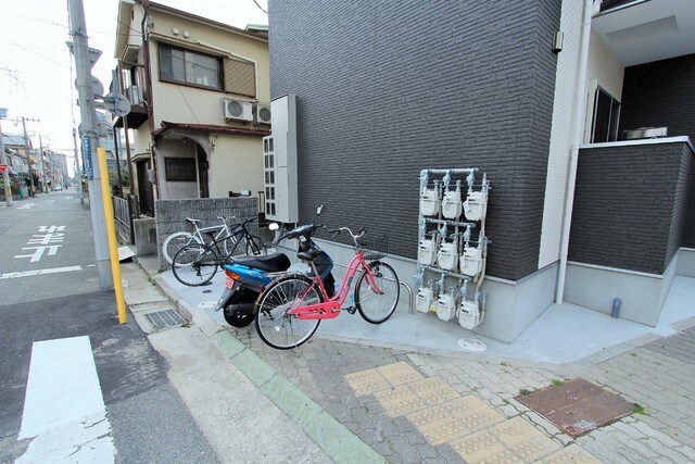 物件外観写真4　(駐輪場)