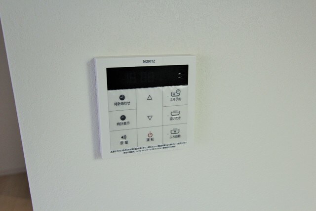 物件内観写真11　(給湯パネル)