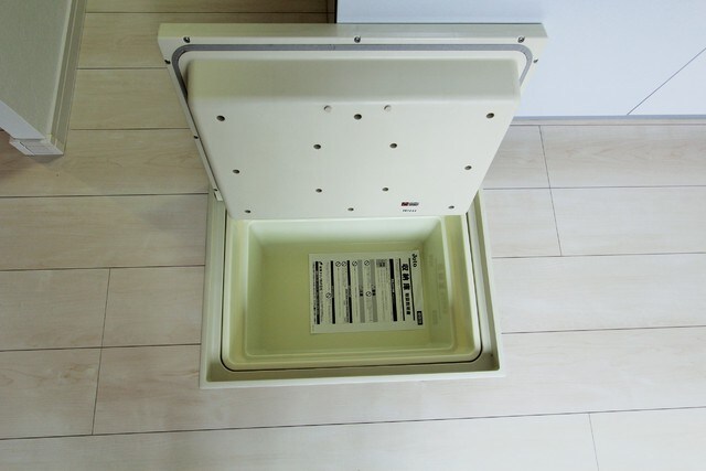 物件内観写真17　(床下収納)