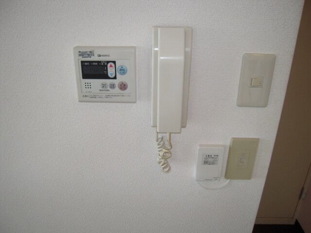 物件内観写真9　(インターホン・給湯パネル)