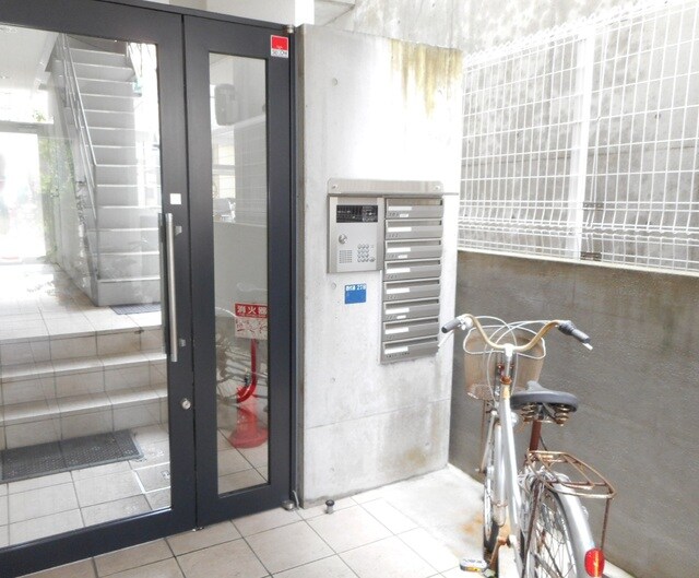 物件外観写真3　(オートロック完備)