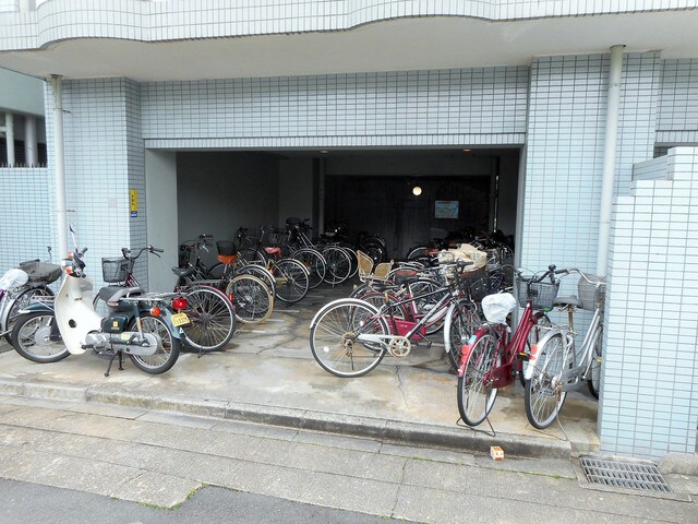 物件外観写真4　(駐輪場)