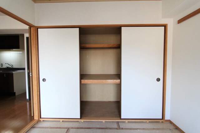 物件内観写真13　(押入)
