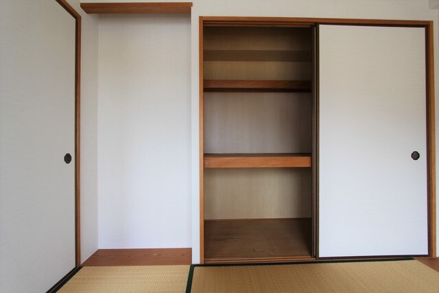 物件内観写真14　(押入)
