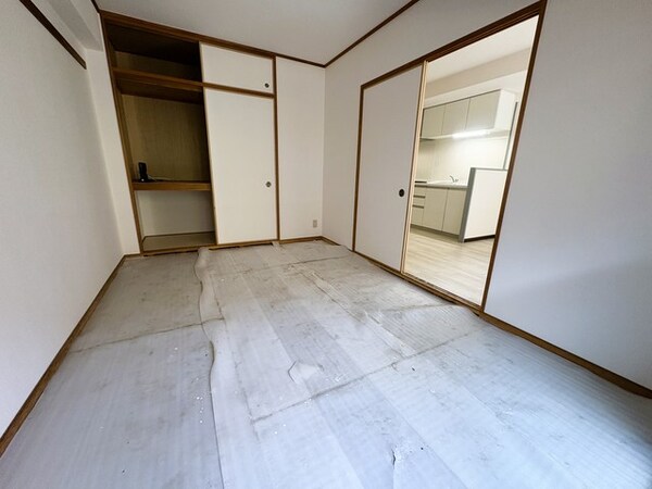 収納(新品の畳が入ります。)
