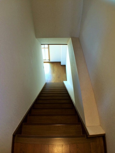 物件内観写真13　(階段)
