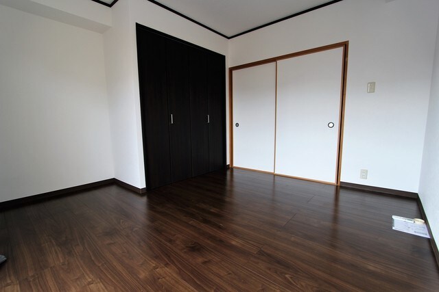 物件内観写真4　(洋室に改装しました)