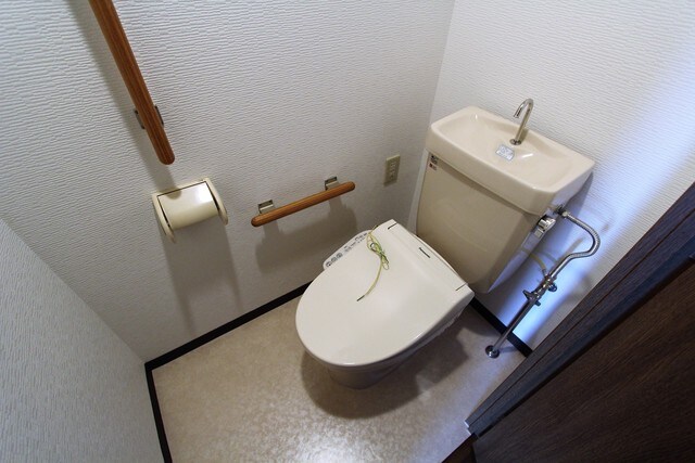 物件内観写真8　(ウォッシュレット完備)