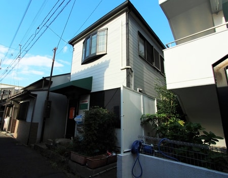 腕塚町1丁目貸家外観写真