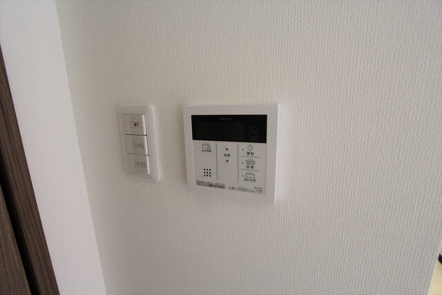 物件内観写真18　(給湯パネル)