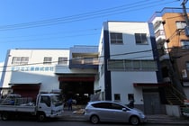 神戸市営地下鉄海岸線 苅藻駅 3階建 築51年の外観写真