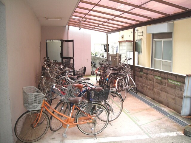 物件外観写真2　(駐輪場)