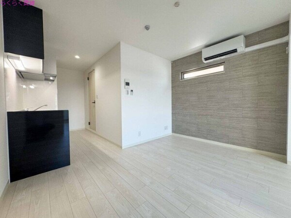 黒いキッチンのお部屋もございます。