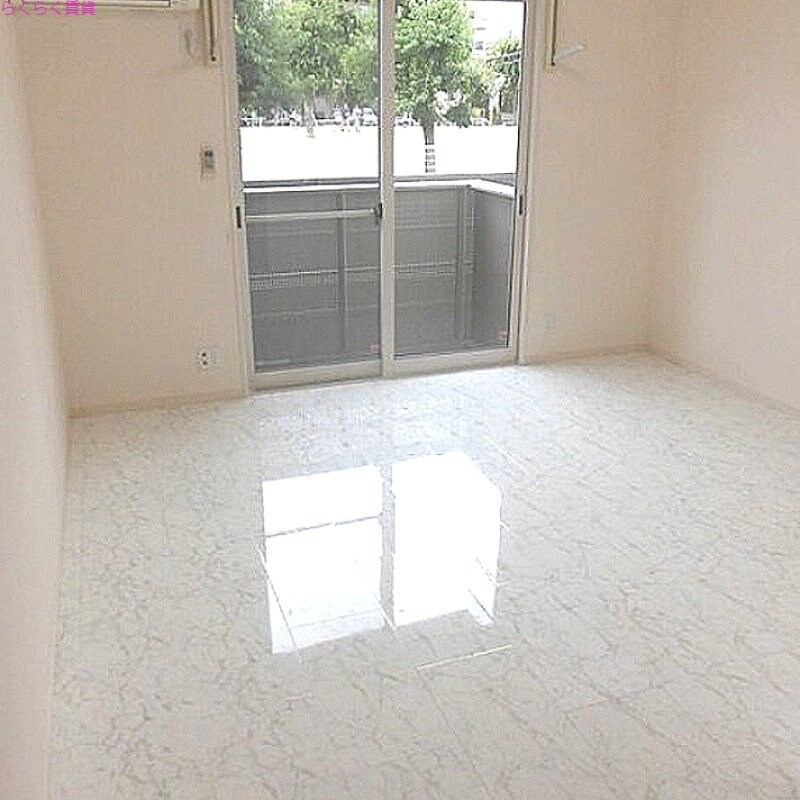 物件内観写真6　(防犯シャッターついてます)