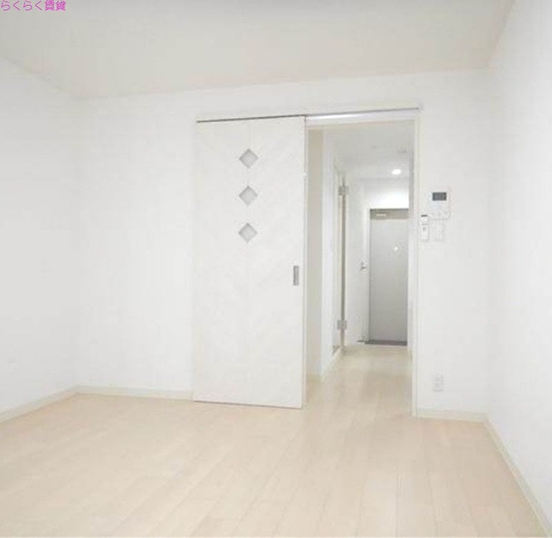 物件内観写真4　(７．８帖の広めの洋室です☆)